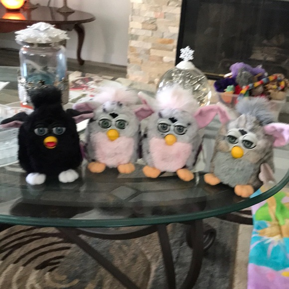 FURBY’S 1998 THE ORIGINAL INTERACTIVE TOYS THEY WILL INTERACT W/YOU & EACH OTHER - Picture 1 of 7